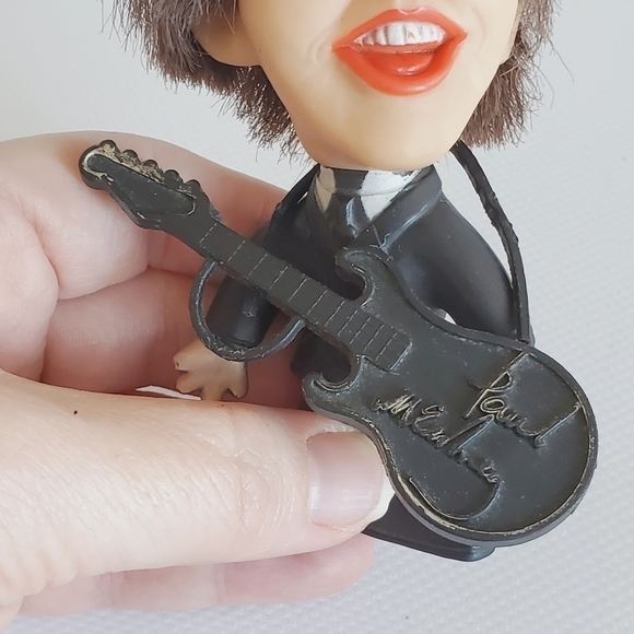 🟢 Remco Paul McCartney Doll Figure with Guitar Vintage 60s - Picture 6 of 7
